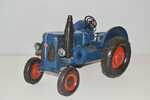 37035 Metallmodell Traktor (31x19x19cm) Nitsche (1)